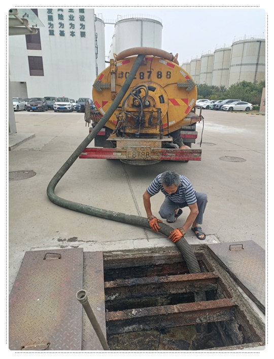 长征镇隔油池清掏