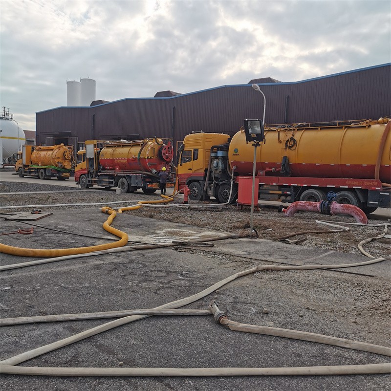 长征镇污水池清理