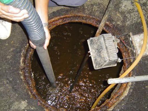 长征镇隔油池清理